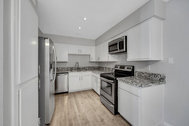 Building Photo - Upgraded 2 bedroom in gated community