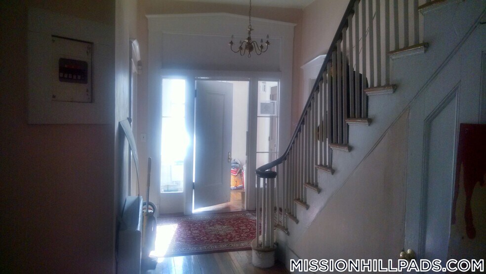 Building Photo - 139 Hillside St