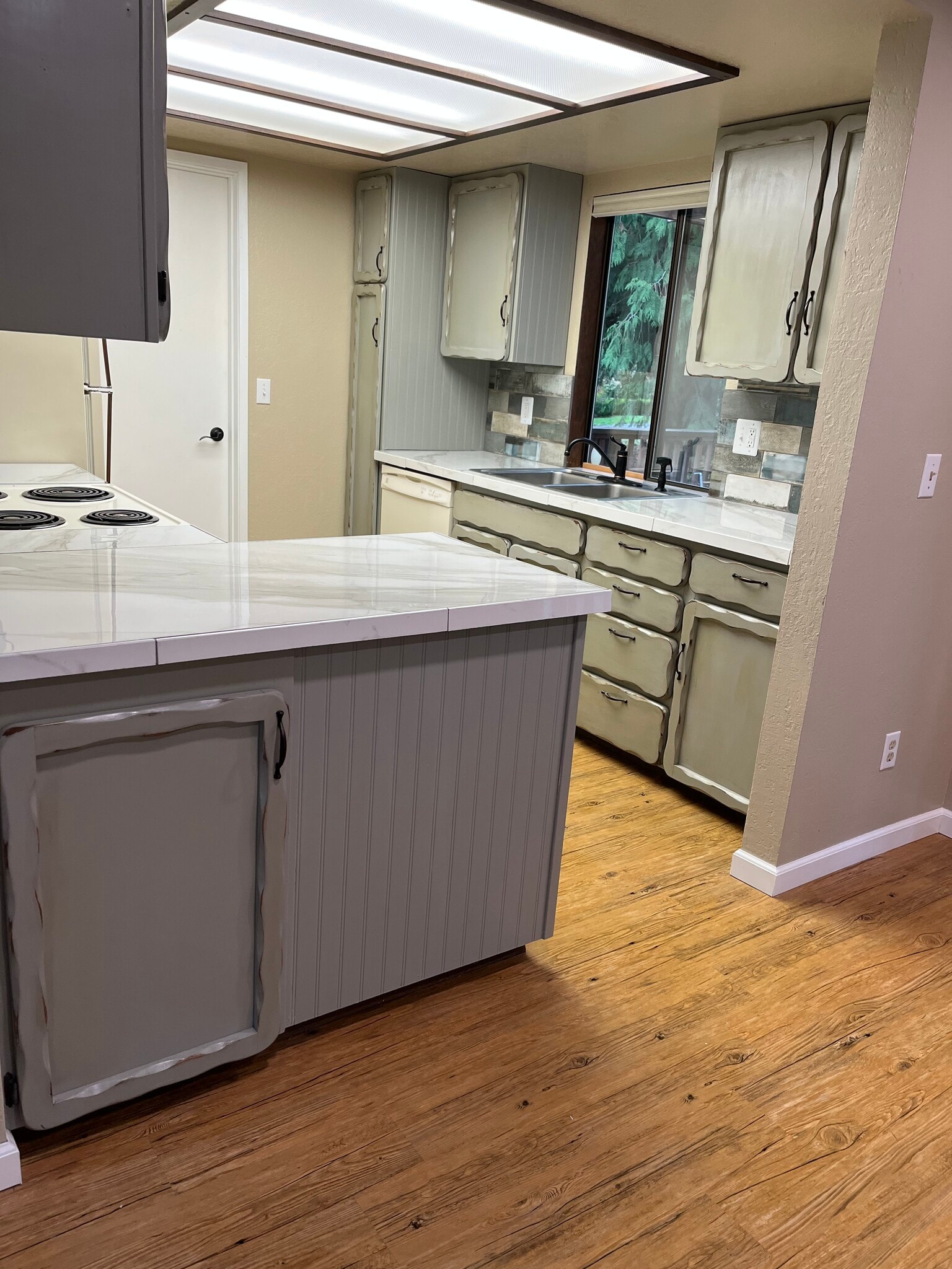 updated country kitchen complete with newer appliances - 21020 SE 358th St