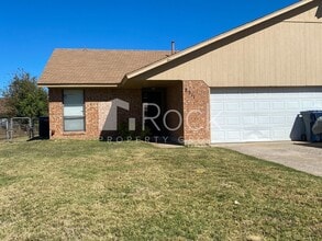 Building Photo - NW 7th Duplex