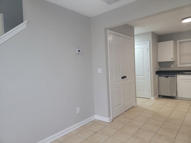 Building Photo - Quiet Comfort - Modern Home - HAFC Voucher...