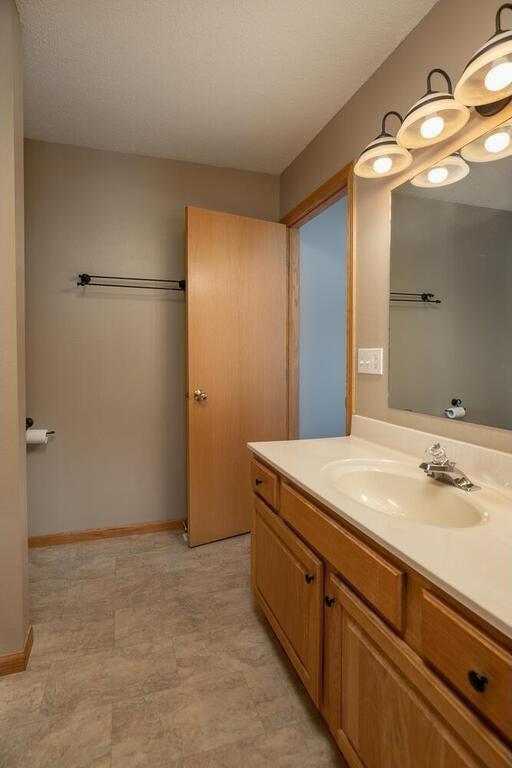 Upper Bathroom - 4183 Peregrine Ln SE