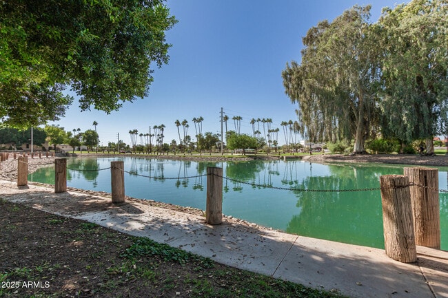 Building Photo - 7714 E Wilshire Dr