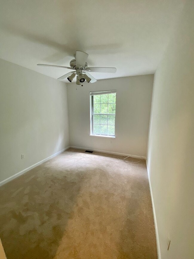 Building Photo - Broadneck Schools! 2 Bedroom Townhouse Sty...