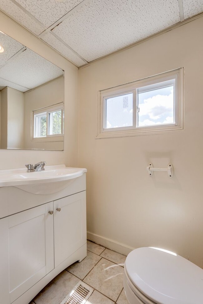 Building Photo - Available August 2026 - 3 Bedroom Home w/ Central AC & Spacious Yard!