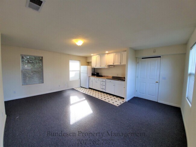 Primary Photo - 163 Wilson St