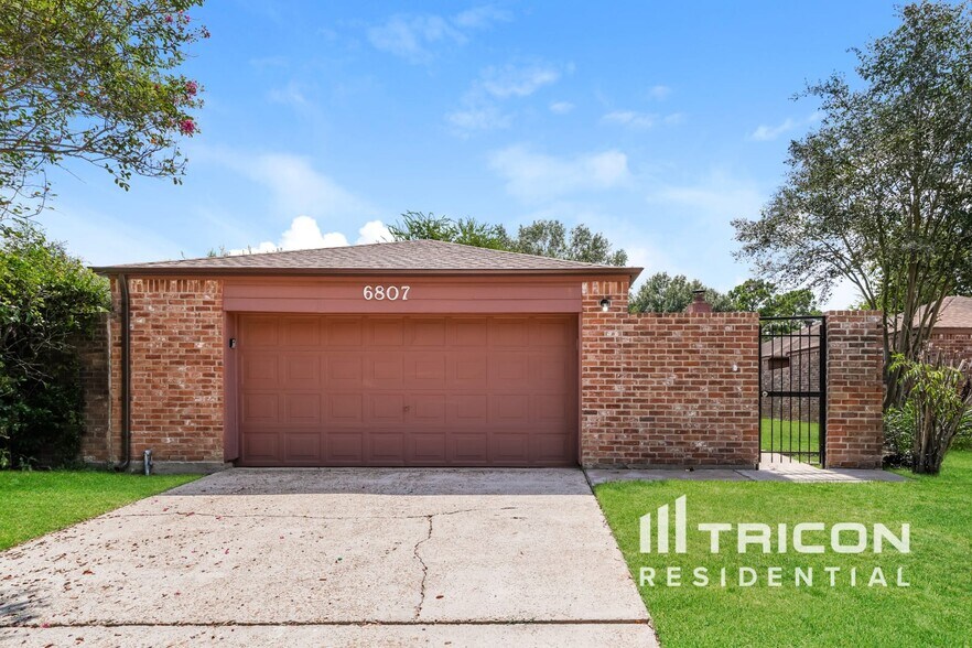 Primary Photo - 6807 Enns Ln