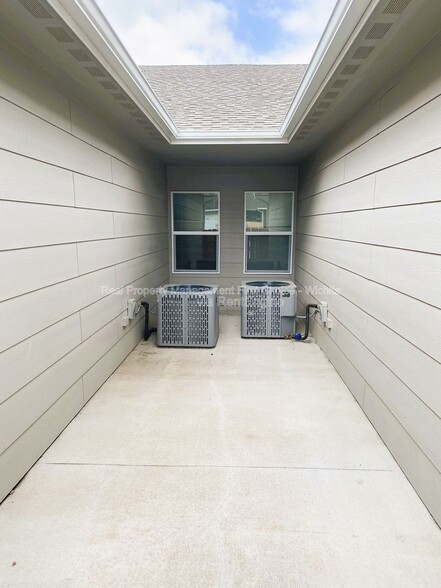 Building Photo - 5474 N Colburn Ct