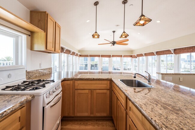 Building Photo - 470 20th St