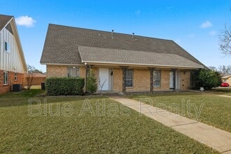 Building Photo - 704 Skyline Dr