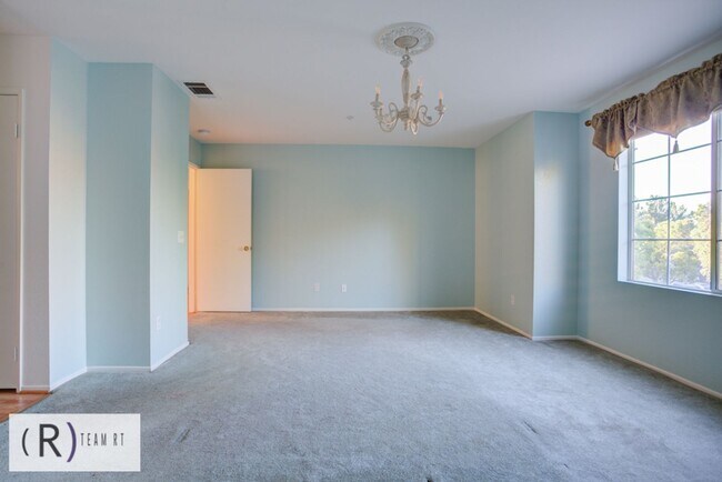 Building Photo - 15984 Paul Ct
