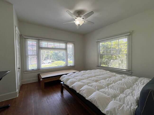 bedroom - 105 S El Molino Ave