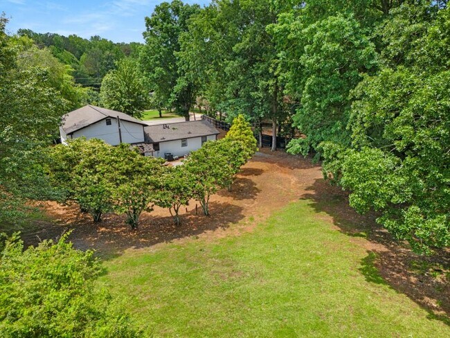 Building Photo - 3142 Chamblee Gap Rd