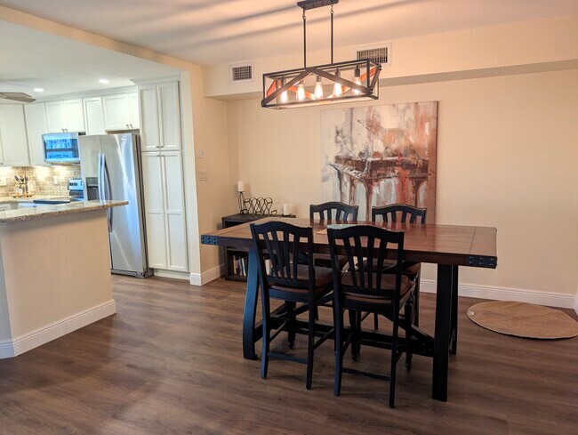 Building Photo - 130 Breakers Ct