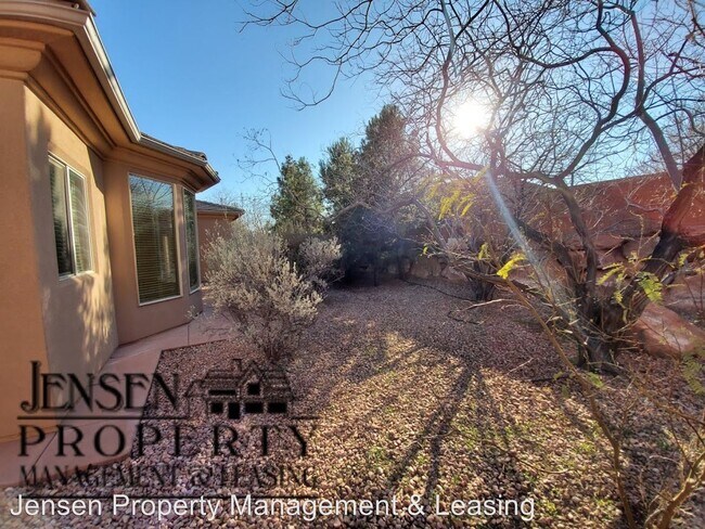 Building Photo - 3 br, 2 bath House - 1637 North Sage Drive