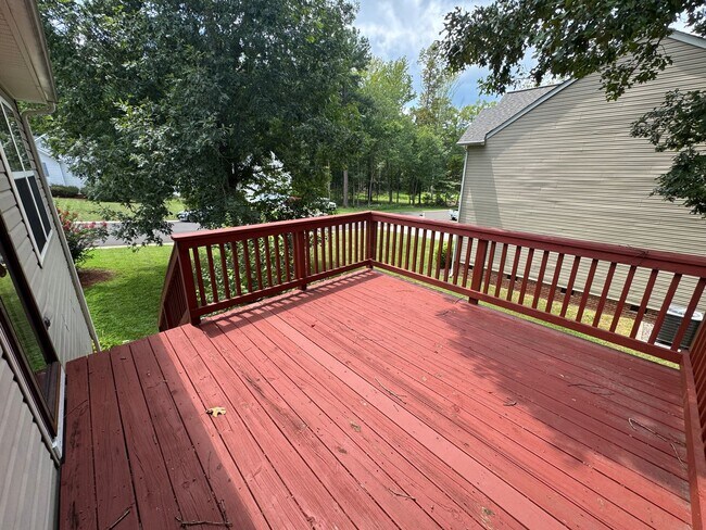 Building Photo - Location! 4 bedroom with garage convenient...