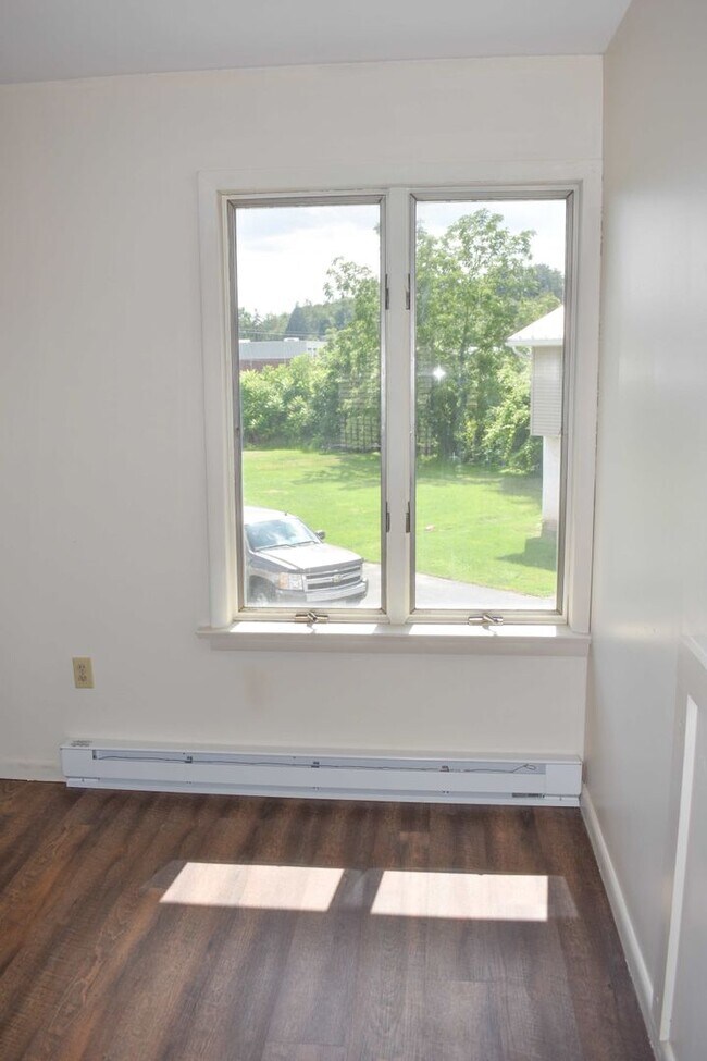 Building Photo - Second Floor - Two Bedroom with Garage in Jersey Shore