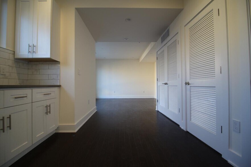 Building Photo - 1241 N 5th St