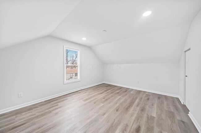 Building Photo - Fully Renovated 3BR/3BA Home with Quartz Finishes Near Easton - Move in Ready!