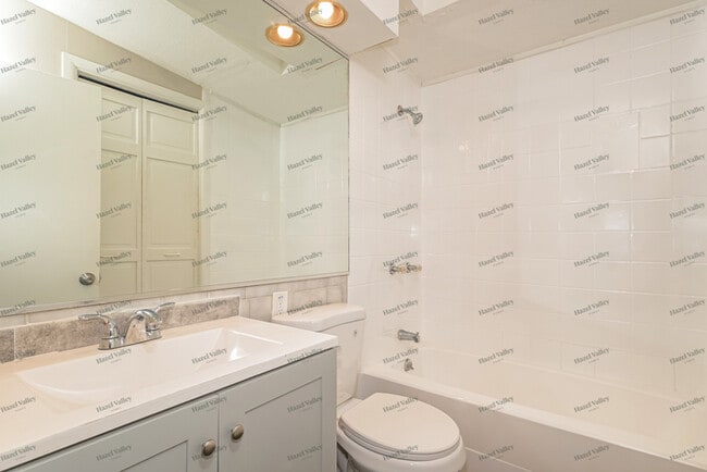 Building Photo - 890 St Anthony Ln