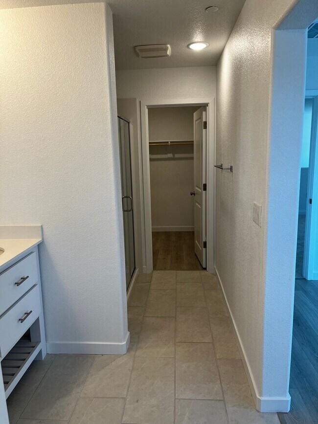 Building Photo - Beautiful New 3 Bedroom, 2.5 Bath, 1856 Sq...