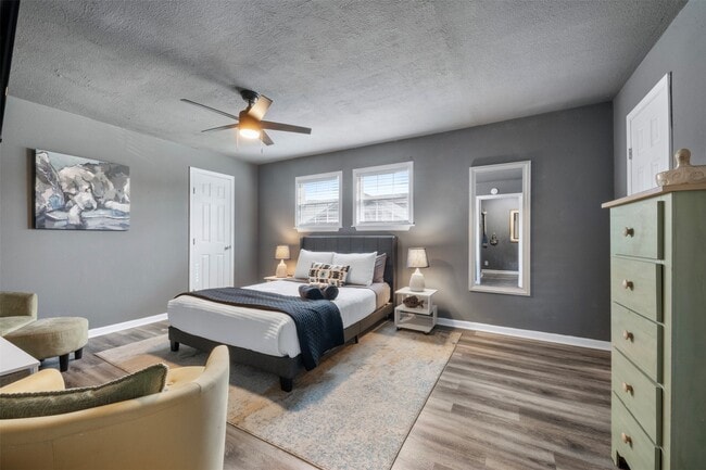 Building Photo - 3218 Ave Q 1/2