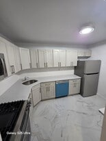 Building Photo - 11031 72nd Dr