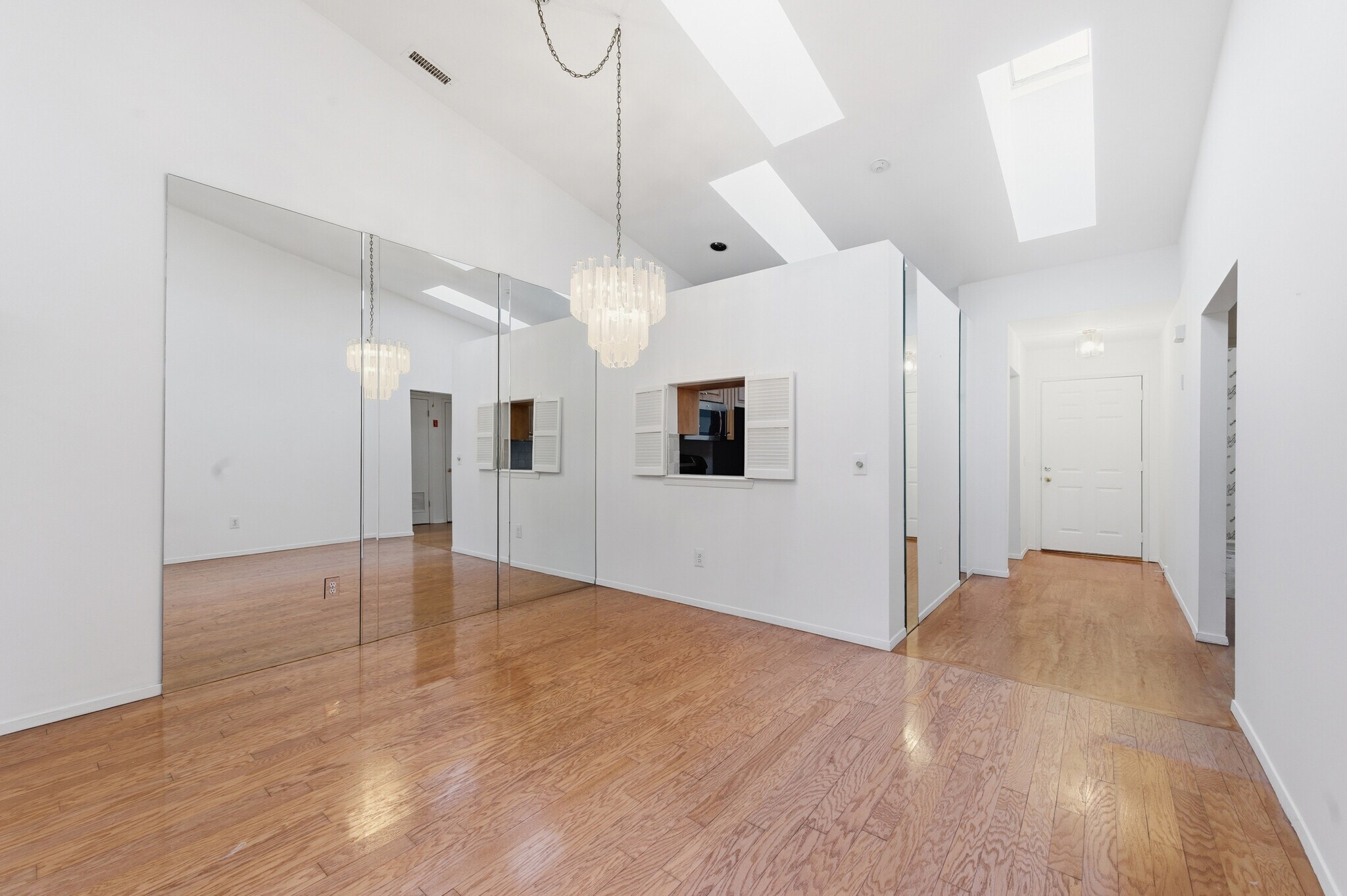 Building Photo - 763 Spring Lake Dr