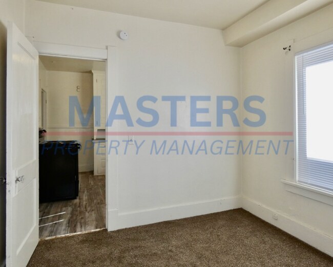 Building Photo - 4113 N Lockwood Ave