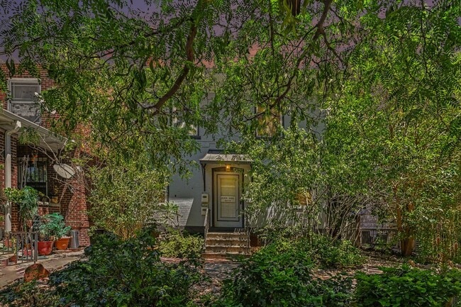 Building Photo - Historic Capitol Hill Apartment with Private Balcony