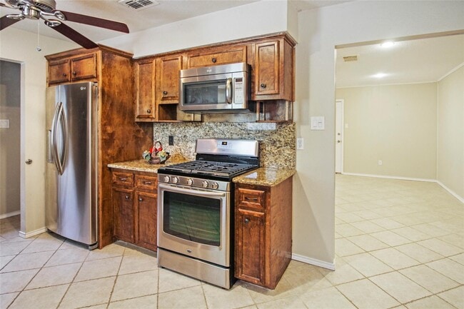 Building Photo - 1915 E Allegro St