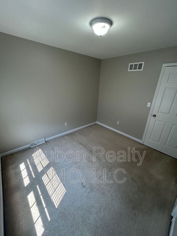 Building Photo - 6610 Metcalf Ave