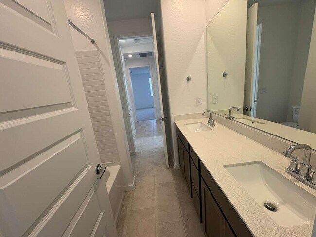 Building Photo - 4738 E Kenneth Ln