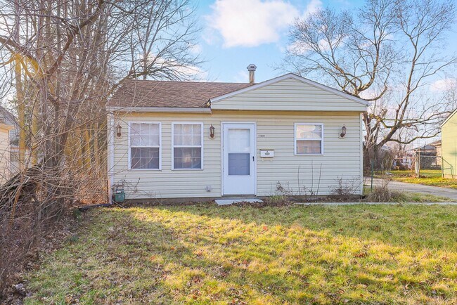 Building Photo - 2 Bedroom/1 bath Single House!