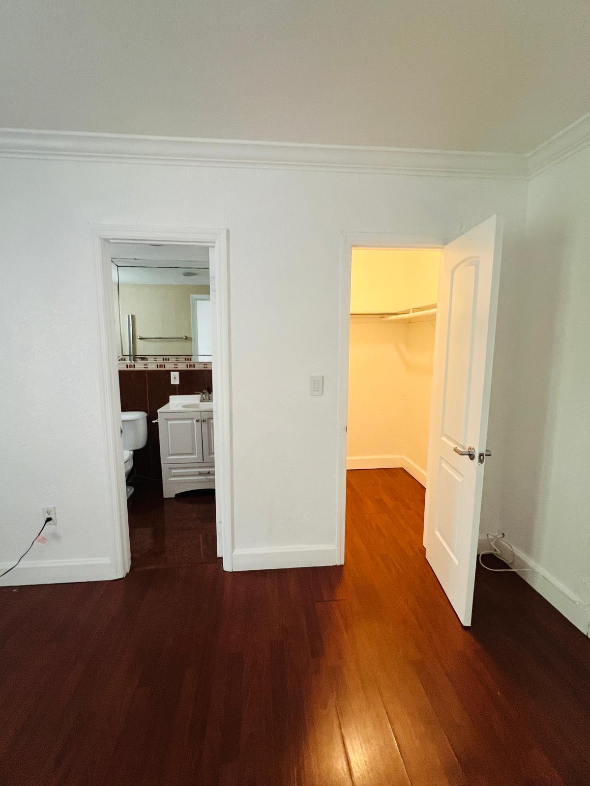 Building Photo - 1280 W 54th St