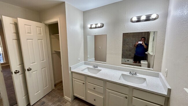 Building Photo - 140 VZ County Rd 2153