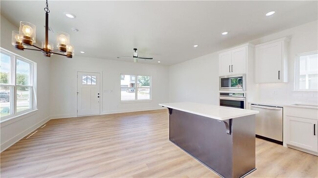 Building Photo - 510 W Olive St