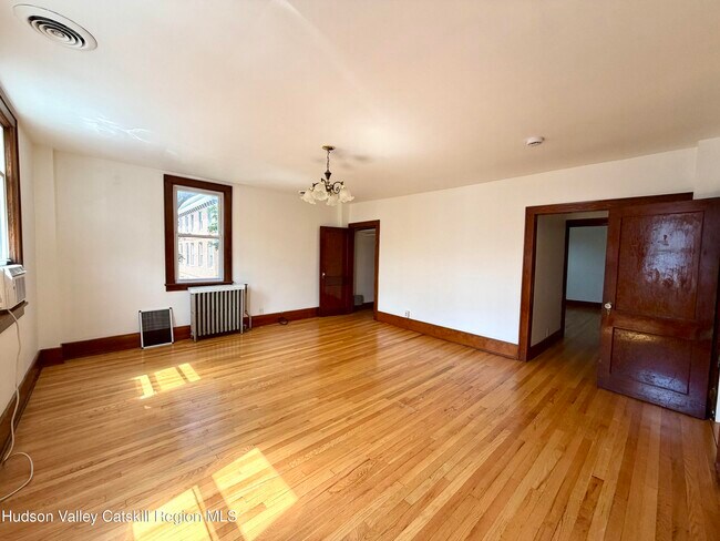 Building Photo - 222 Warren St