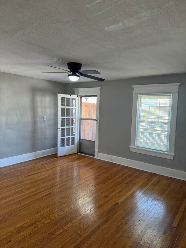 Building Photo - 1020 Sharpe Ave