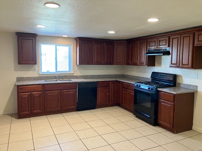 Building Photo - 1351 Leonard Ave