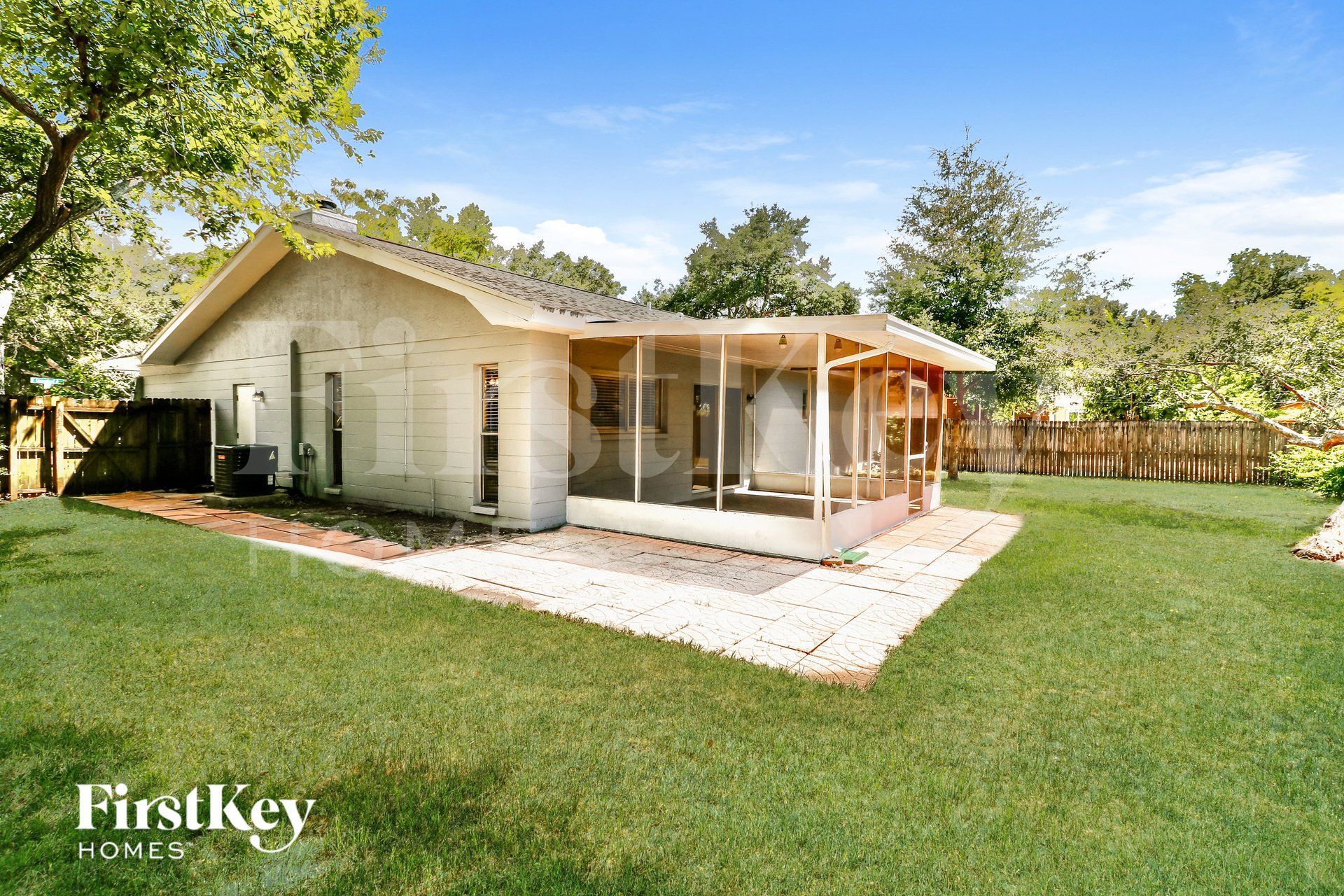 Building Photo - 1794 E Groveleaf Ave