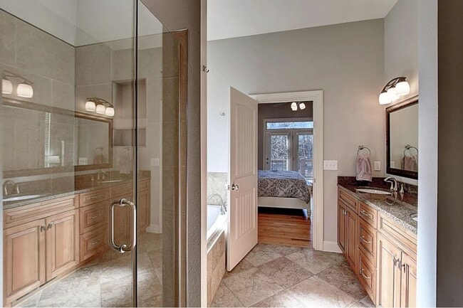 Building Photo - GORGEOUS LAKE HOUSE! 3 Bedrooms/3.5 Baths on Boone Lake, Private Dock, Fireplace & More! $3,900 m...