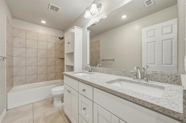 Building Photo - 197 Eves Necklace Dr.