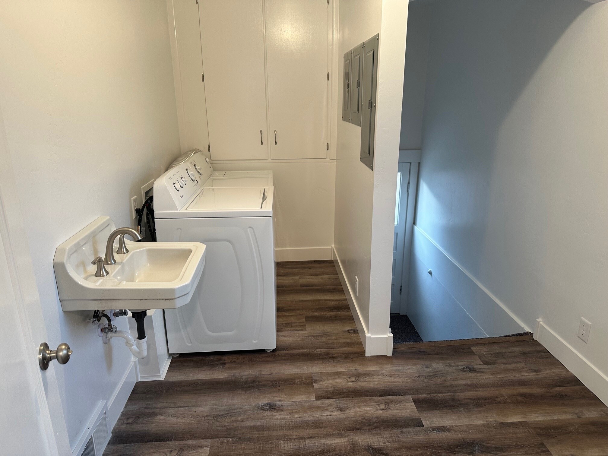 Building Photo - 479 W Center St