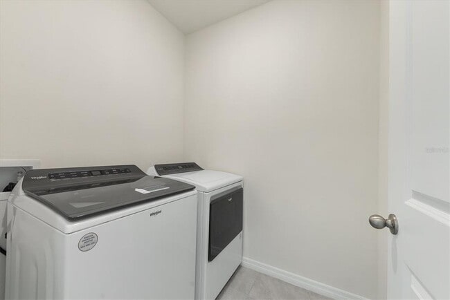 Building Photo - 3279 Hilltop Cir