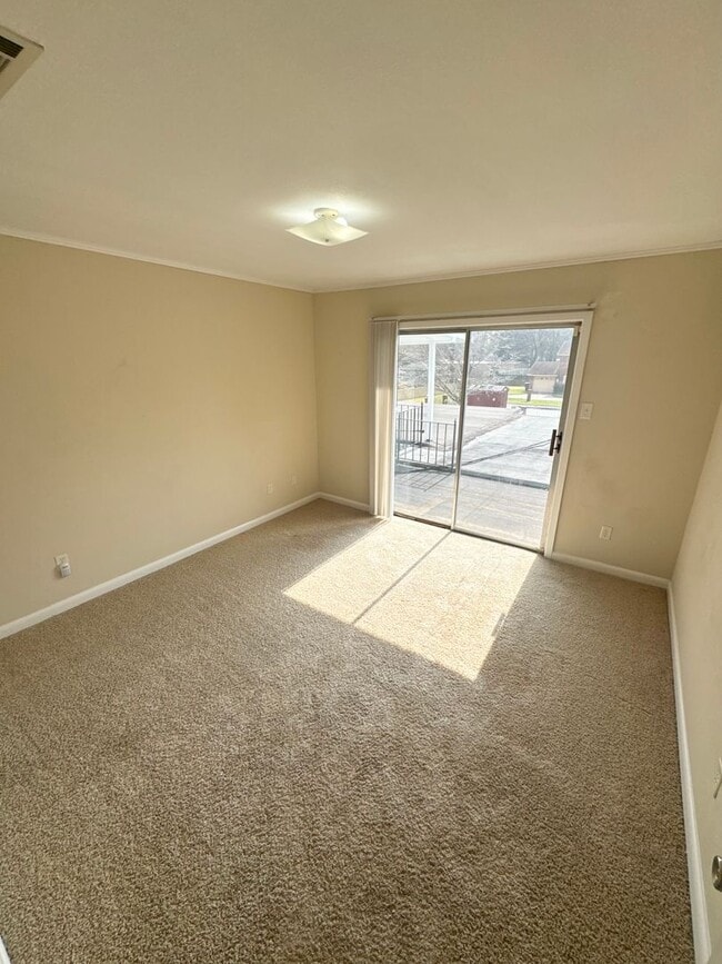 Building Photo - Broadmoor / Anderson Island Area