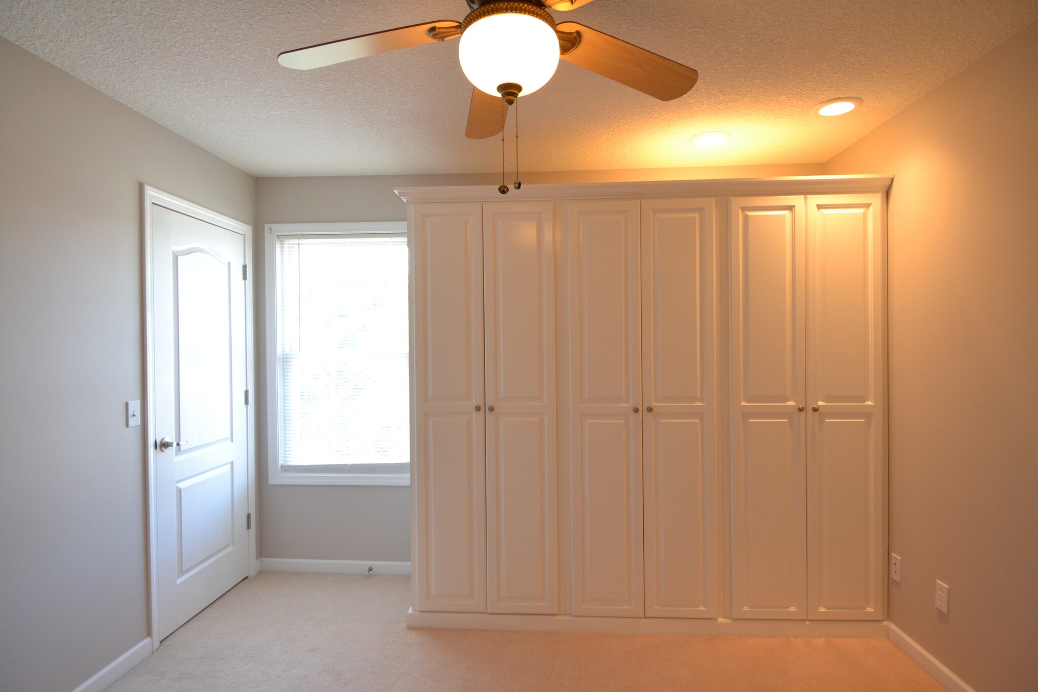 Building Photo - 1900 Salter Pl