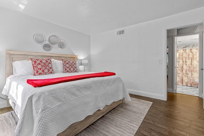 Building Photo - 101 NE 4th St