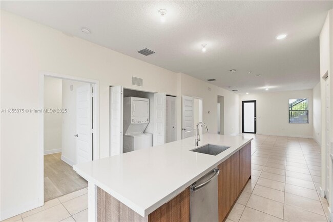 Building Photo - 7831 NW 104th Ave