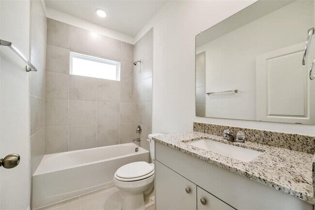 Building Photo - 11615 Moltere Dr